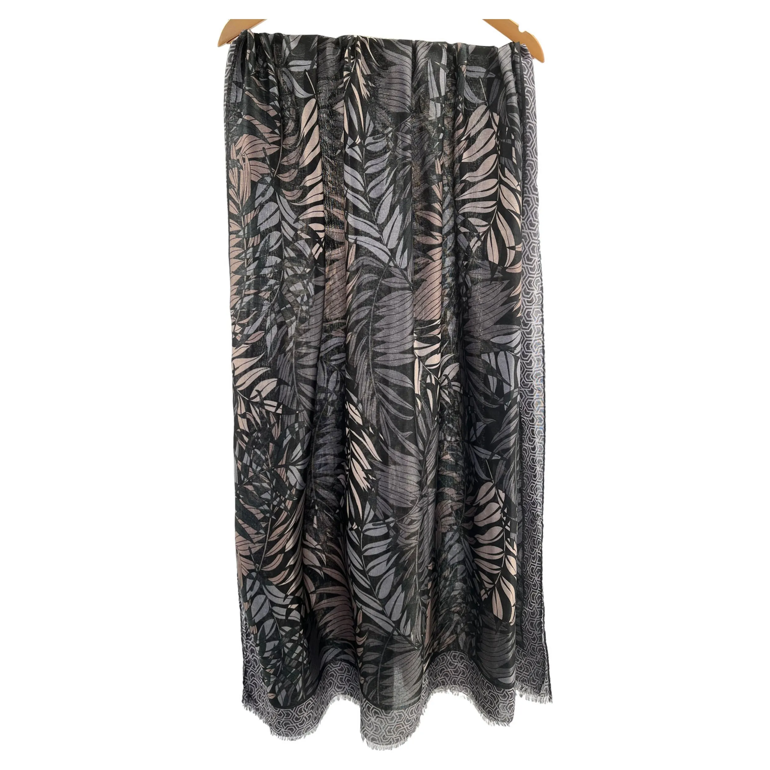 Leaves Pattern Scarf - Black/Grey