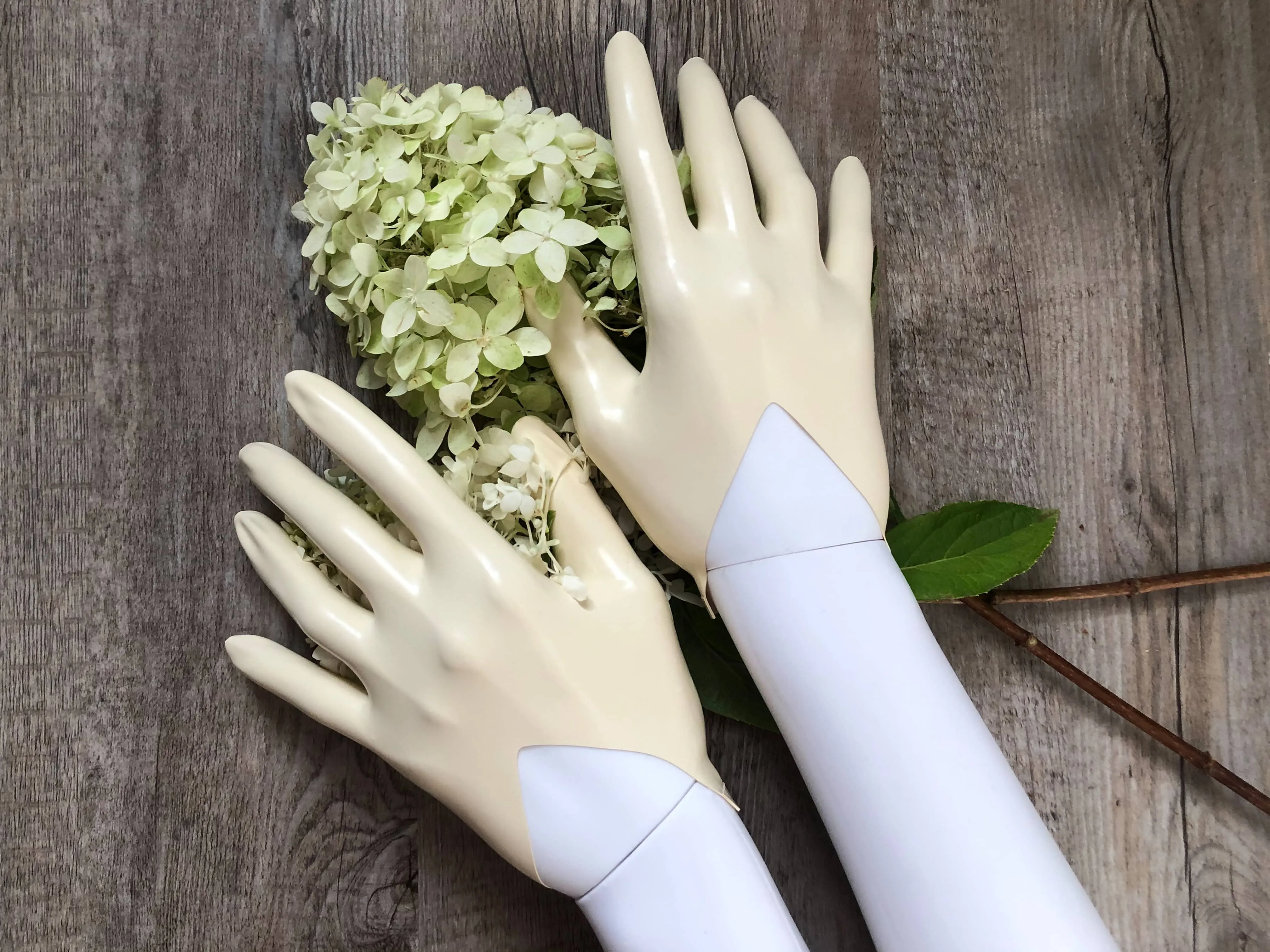 Sliced Gloves - Cream