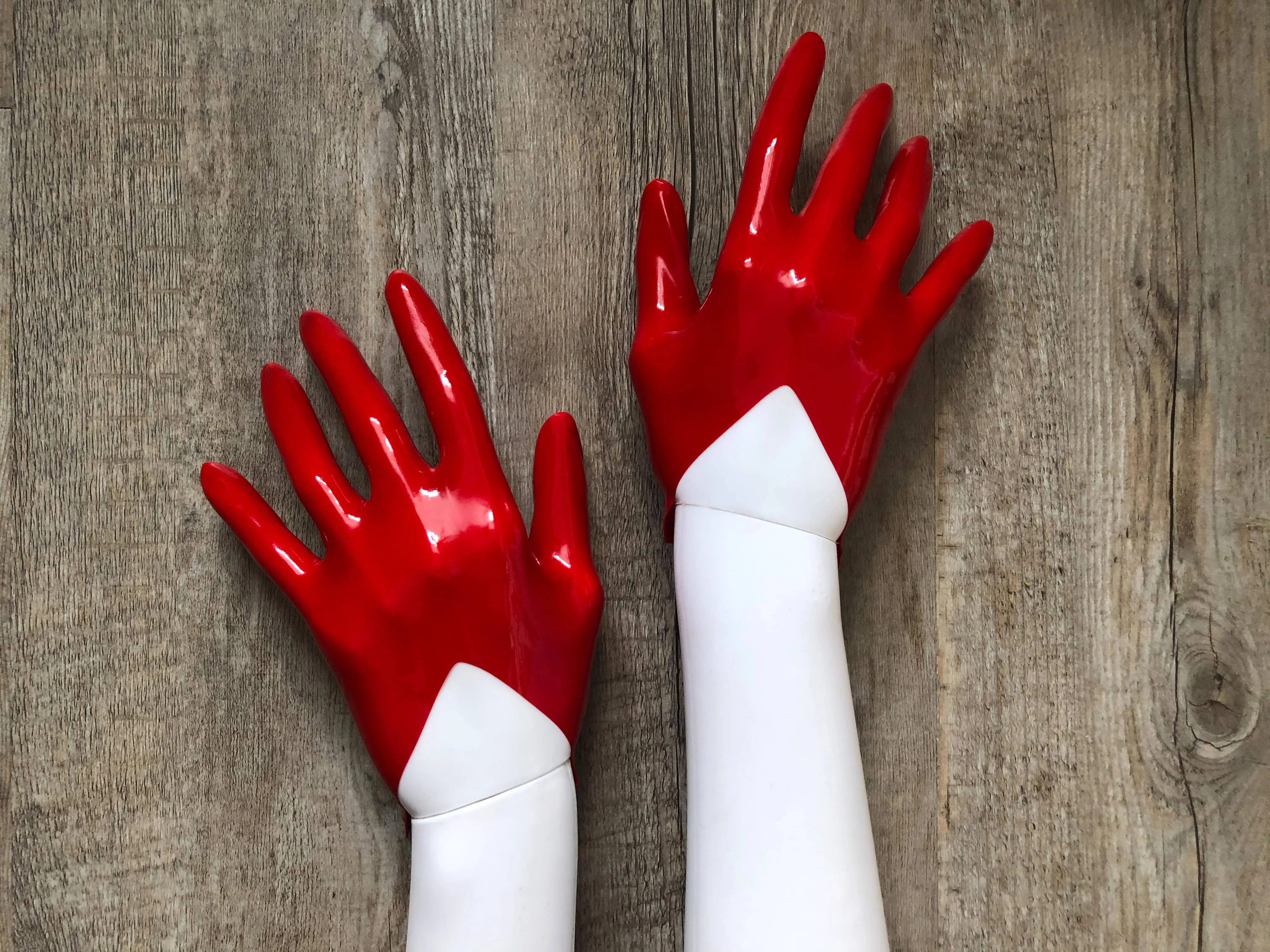 Sliced Gloves - Red